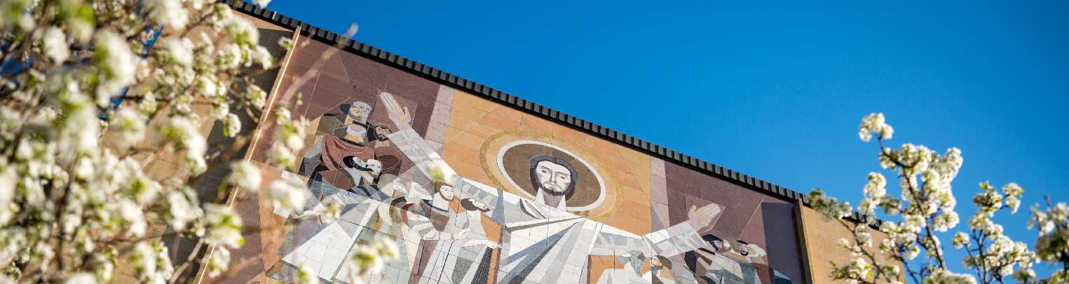 Seasonal spring banner image of Hesburgh Library